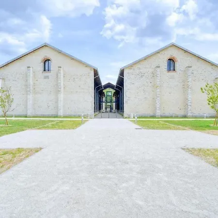 La Halle Du Roi Parking Insead Apartment Fontainebleau