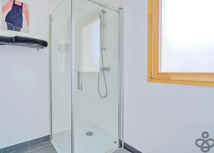 La Halle Du Roi Parking Insead アパート