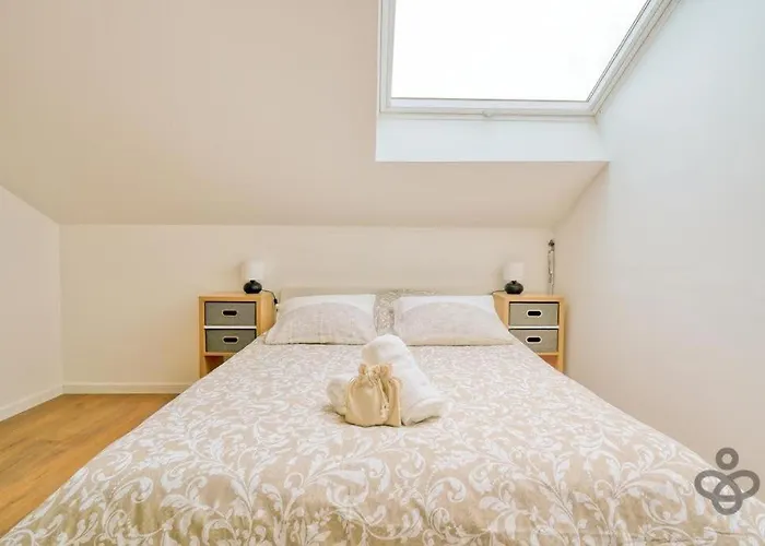 La Halle Du Roi Parking Insead アパート *