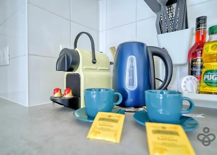 La Halle Du Roi Parking Insead フォンテーヌブロー